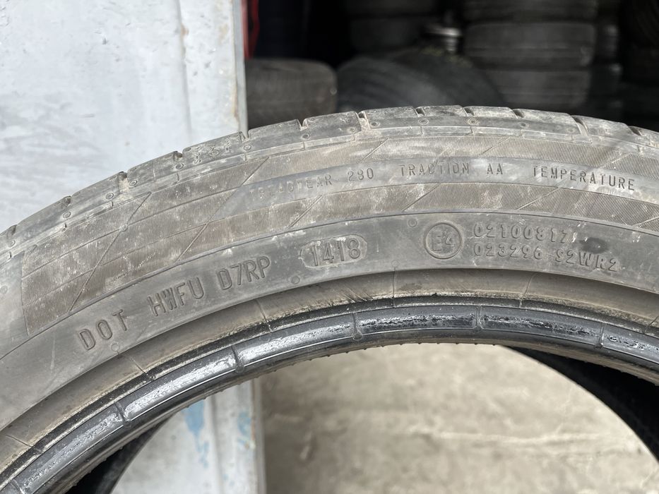 2 бр. летни гуми 235/45/18 Continental DOT 0918 4,5 mm