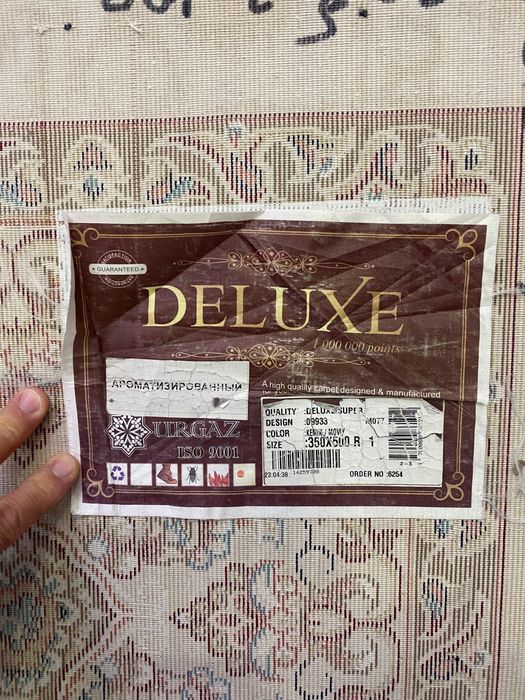 Кілем сатылады.