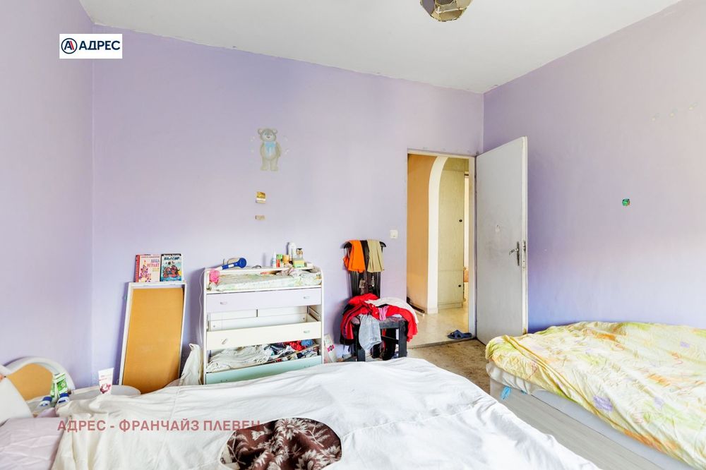 Продава се Тристаен апартамент в Плевен, Идеален център - 85 кв.м за 1471 €/кв.м - Снимка #4