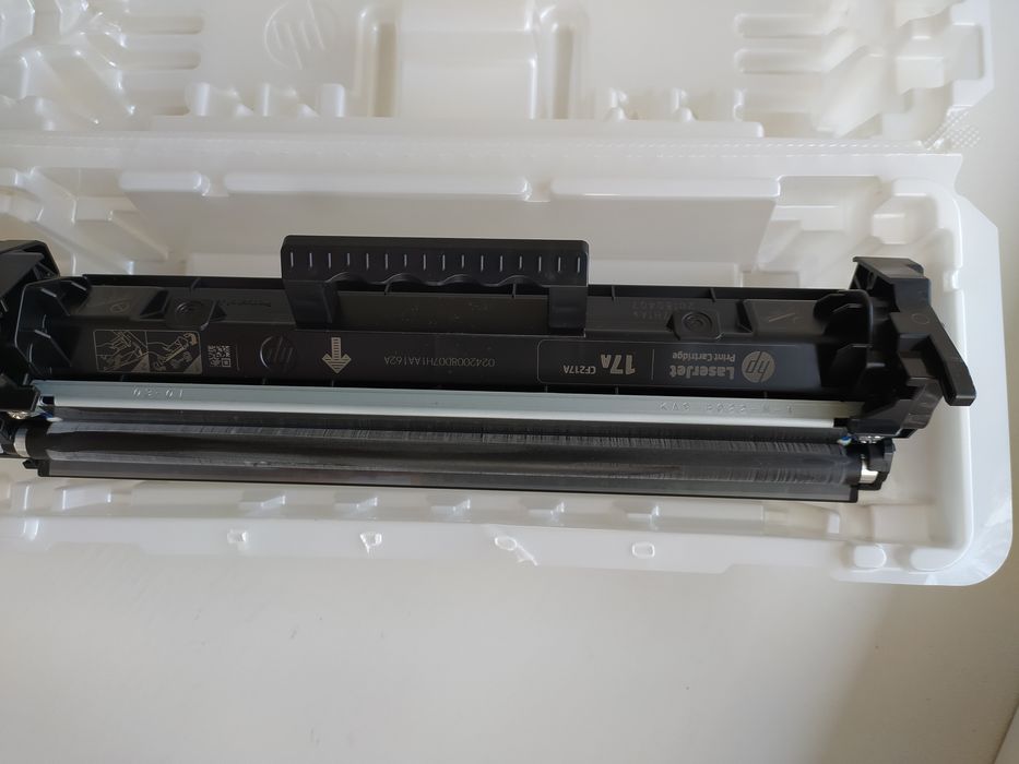 Картридж оригинал новый 17А Black