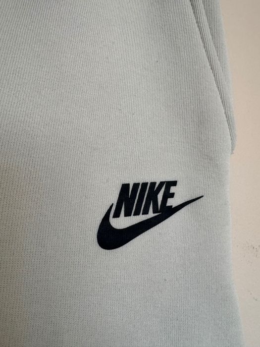 Детски долнища Nike Tech Fleece.