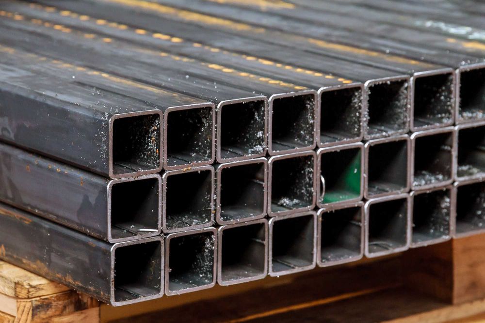 Профильная квадратная труба в наличии на складе. Нарежем под размер