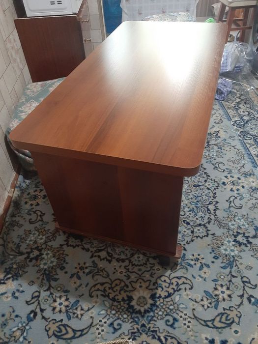Стол для кухни или зала на колёсах