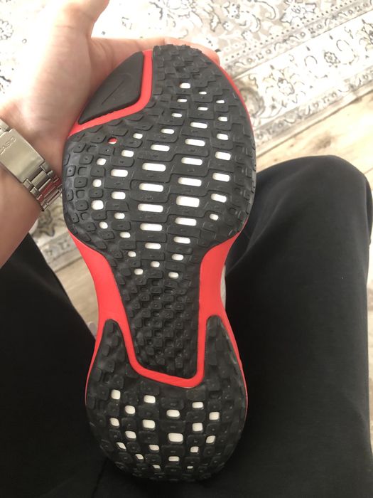 продаю новые кроссовки найк