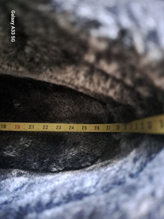 Vand ghete din piele naturala nabuc pentru bărbați. 
Interior îmblănit