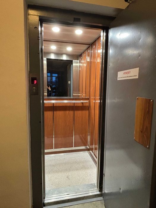 INCHIRIERE Apartament spațios cu 3 camere în zonă centrală