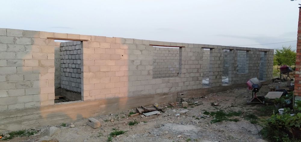 Каменщик, кладка кирпича