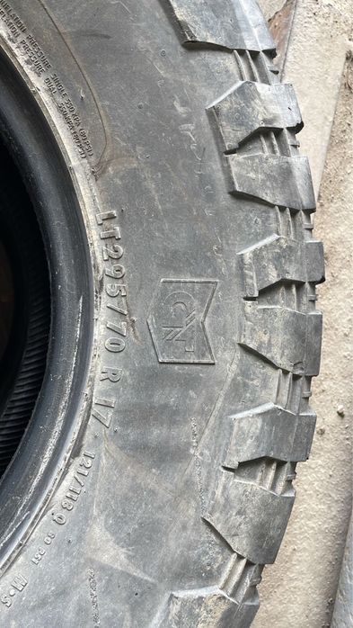 Шины 295/70R17 (2шт)