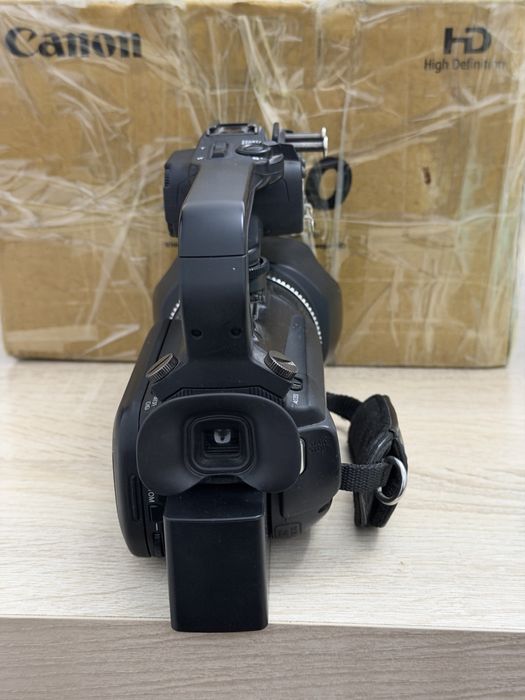 Canon XA 10 камера