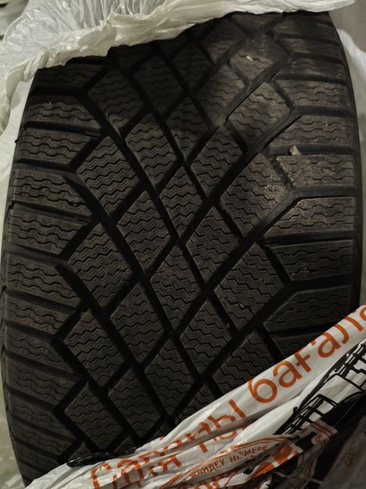 Continental 235 45 R18