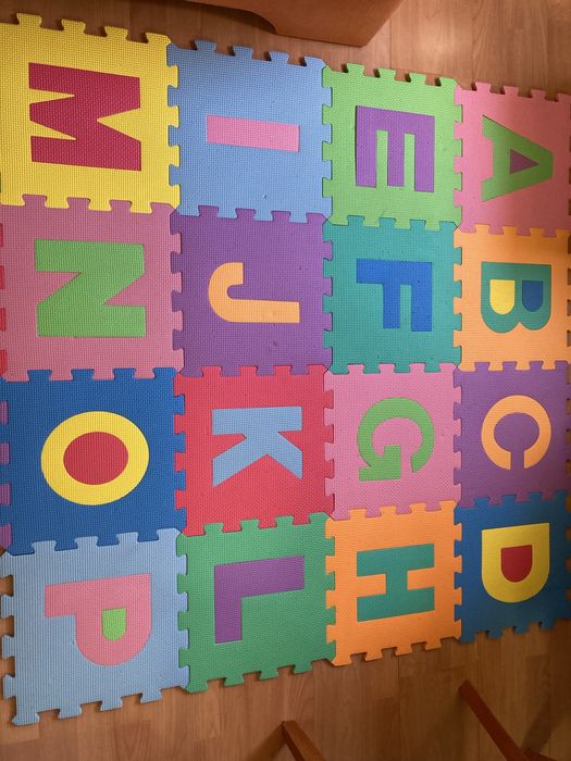 Пъзел килим за игра с букви и цифри