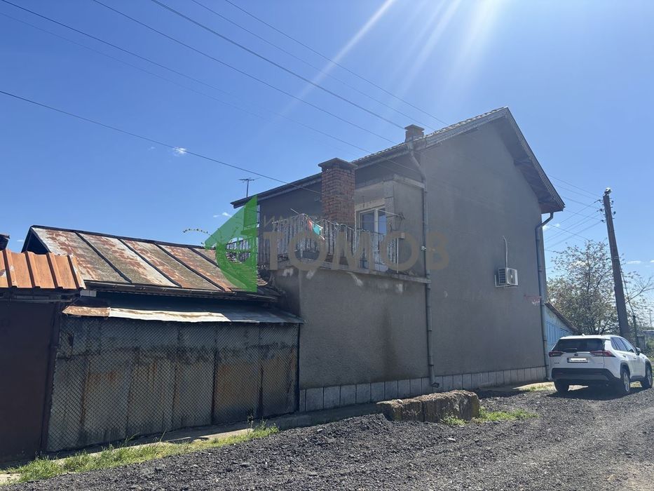 Здрава триетажна къща в село Загоре