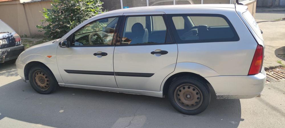 Форд фокус 2000 год, 1,6 бензин, 346000км, без ръжда, ford focus