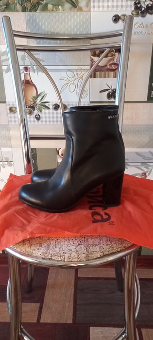 Продам женские сапожки