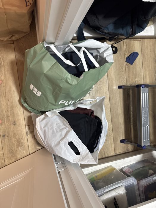 Отдам 2 пакета вещей на мужчину