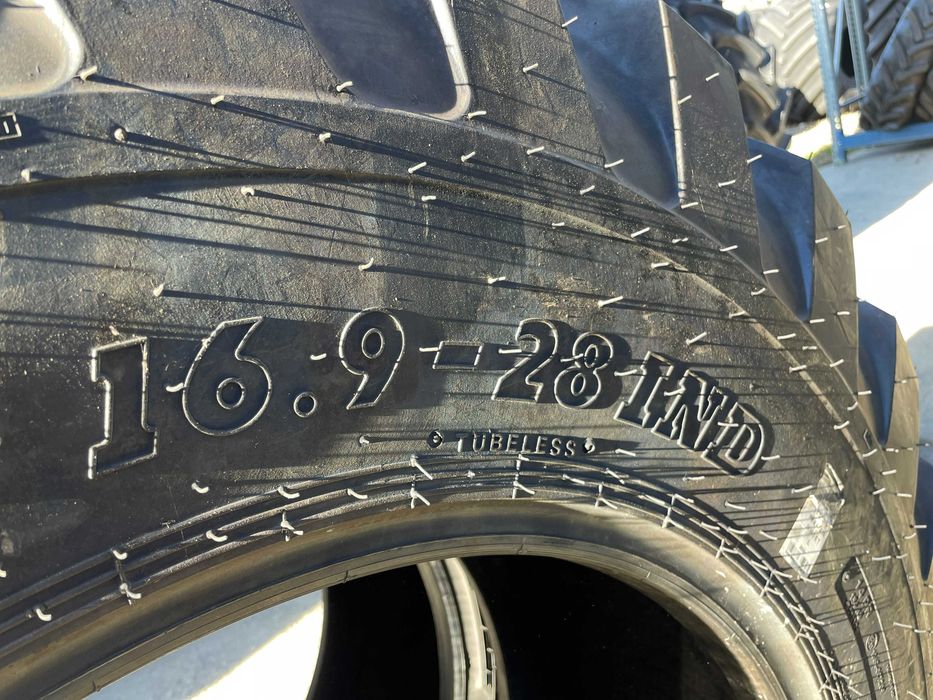 Anvelope noi de buldo spate cu 14PR 16.9-28 BKT 2 ani garantie