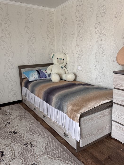 Продается спальный гарнитур