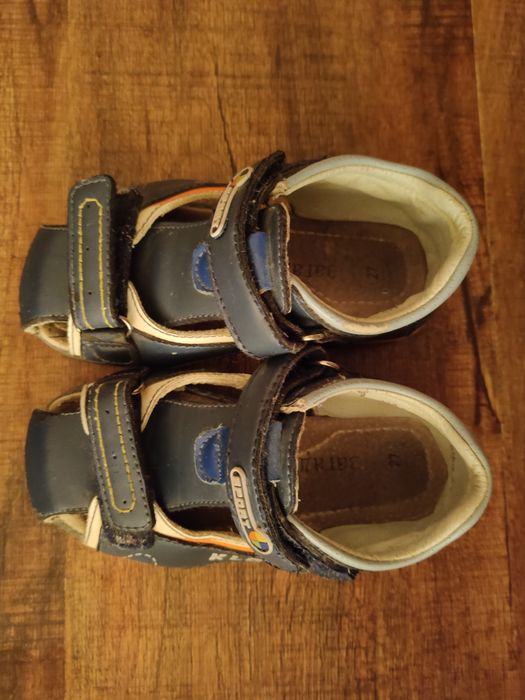 Отдам бесплатно детскую обувь