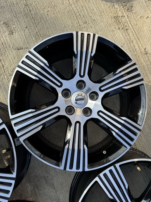 SET Roti/Jante Volvo Diamond Cut R18 Spone Black