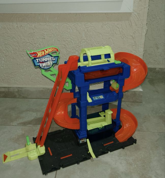 Hot Wheels гараж автомойка