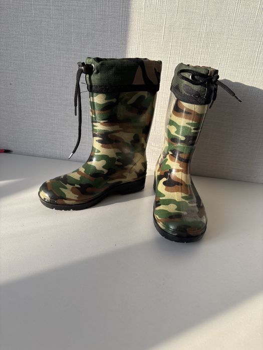 Продам резиновые сапоги