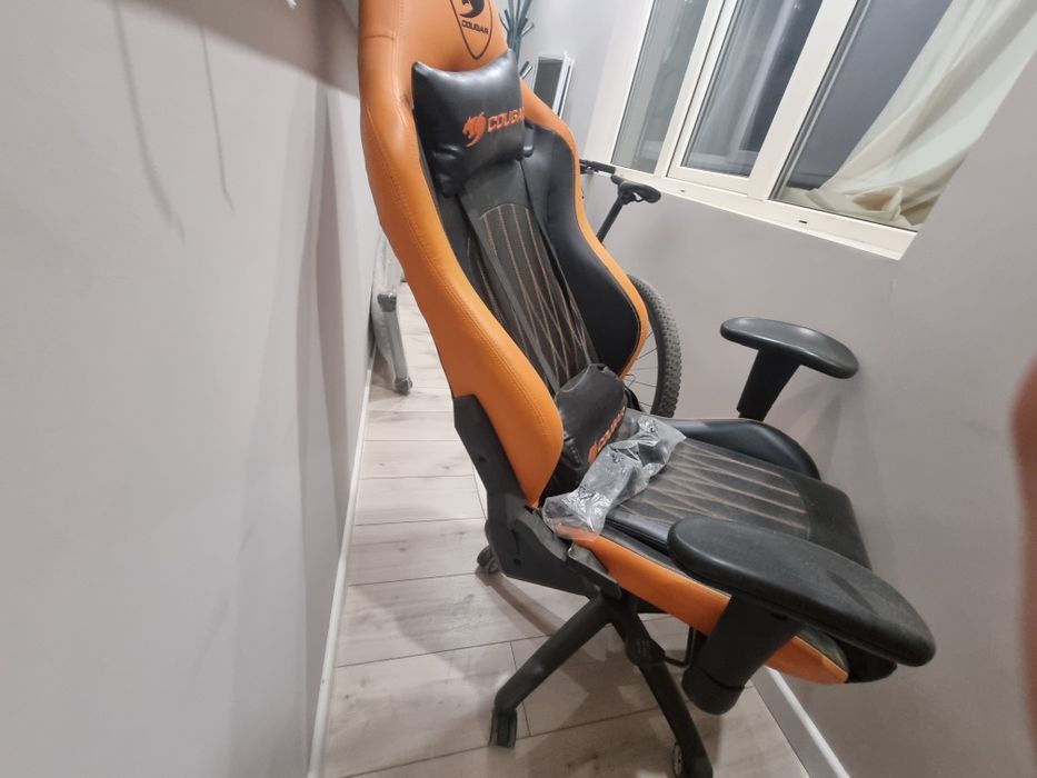 Старое игровое кресло Cougar
