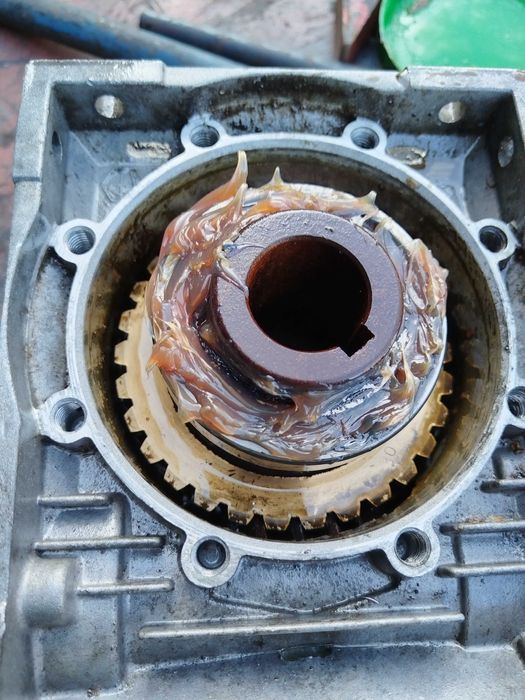 Reductor cu raport de 30 la 1 melcat