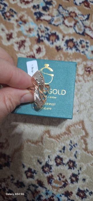 Продам золотой кольцо