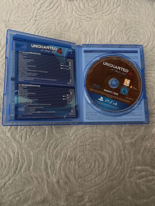 Дискове с видеоигри за PS4 и PS3