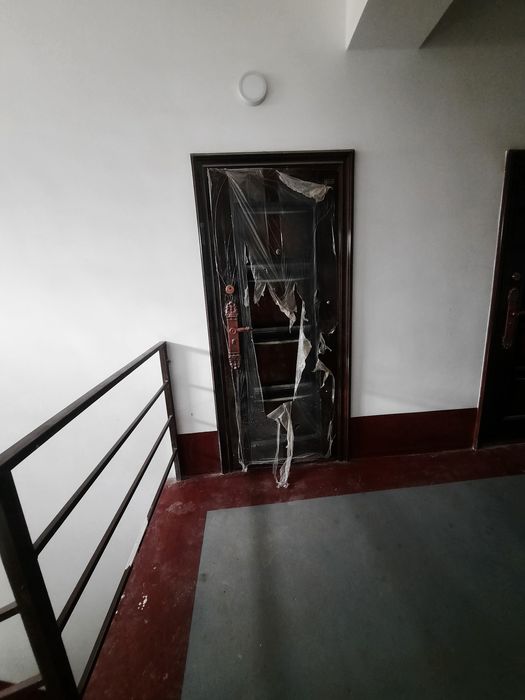 Продам квартиру  новостроек 5 етаж 2 комнатная,