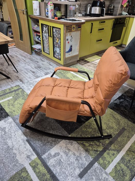 Оранжев люлеещ стол