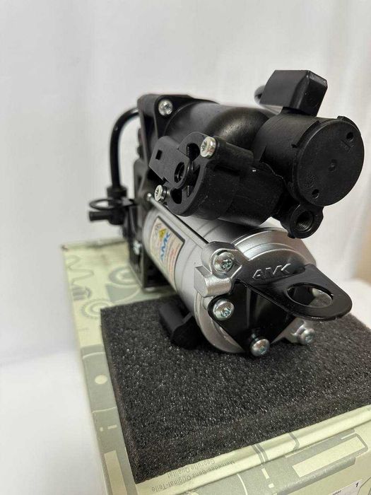 ОРИГИНАЛЕН нов компресор airmatic въздушно ОКАЧВАНЕ MERCEDES w222