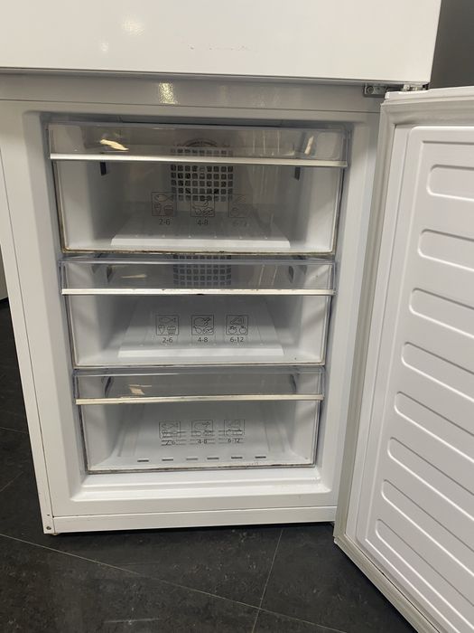 Хладилник с фризер GRUNDIG