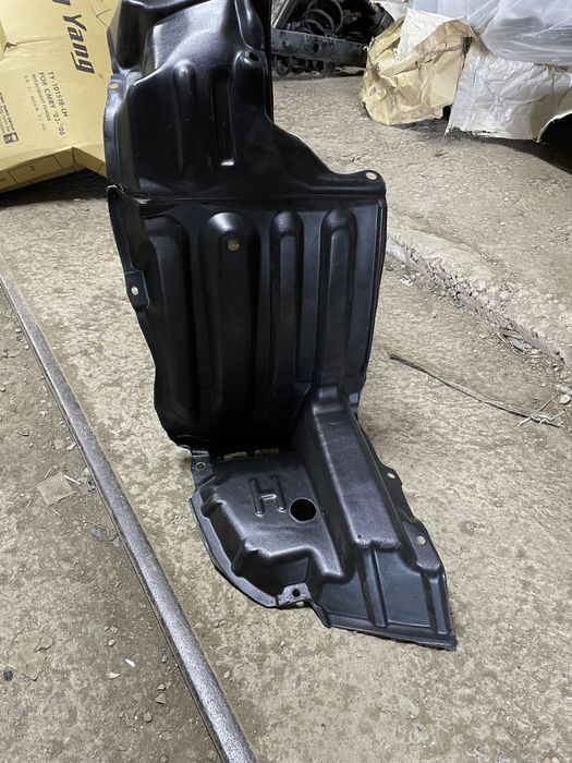 Передний подкрылок на Toyota Alphard