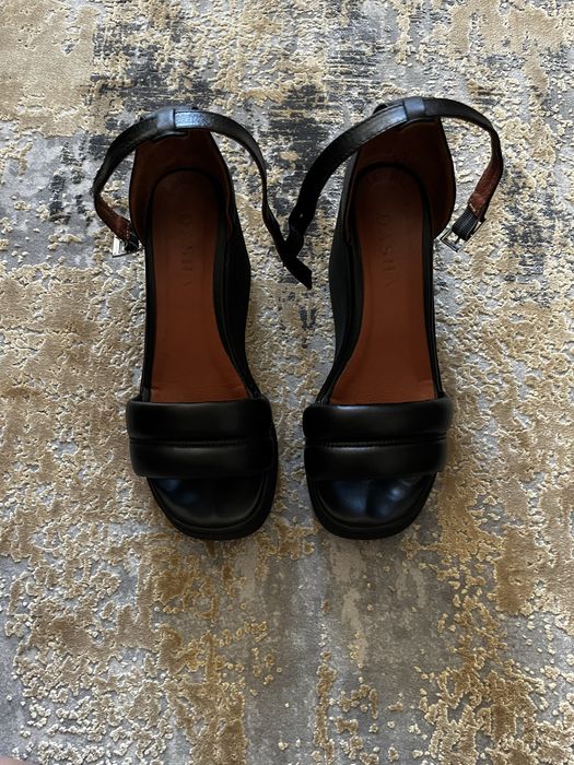 Sandale din piele