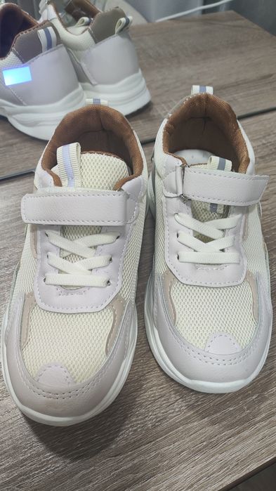 Кроссовки  32 размер новые