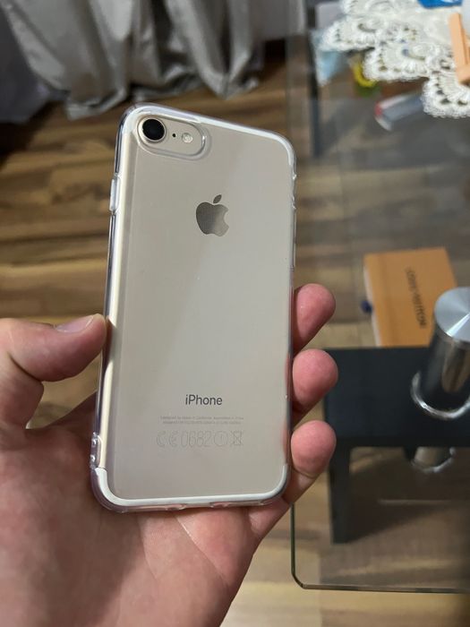 Vând iPhone 7 32 gb