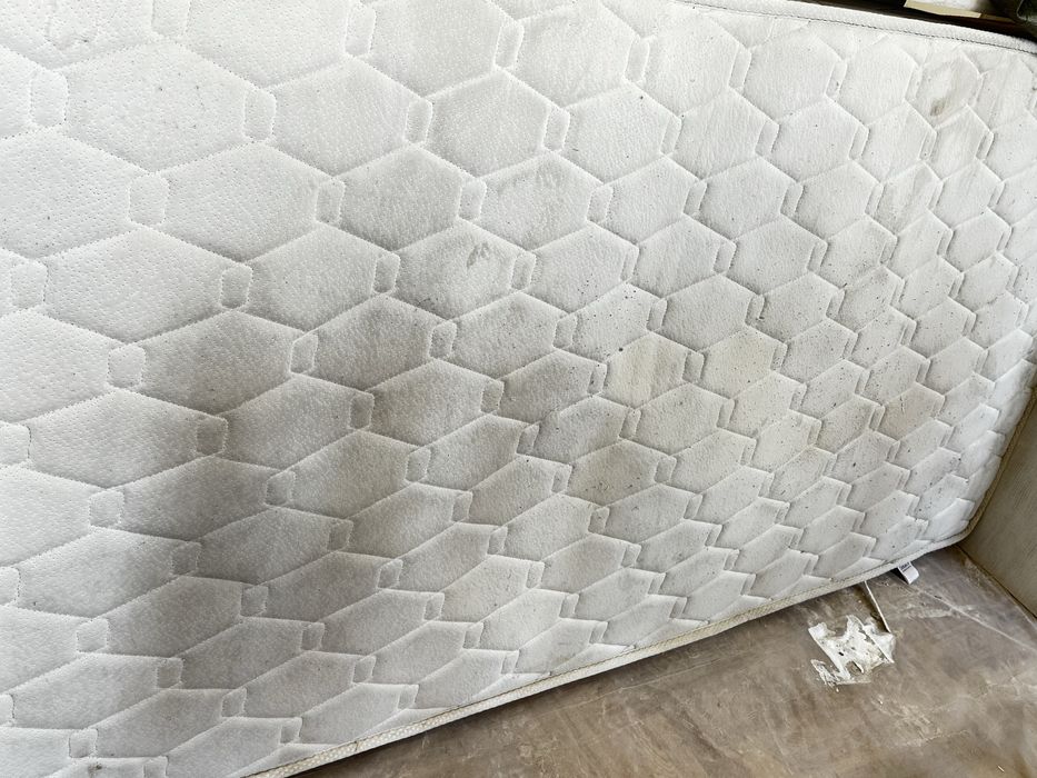 Отдам старый матрас 90*200