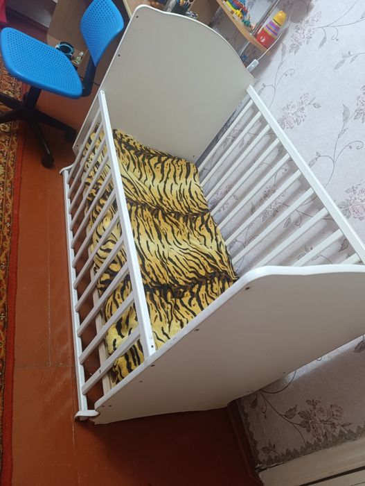 Продам детскую кроватку без матраса