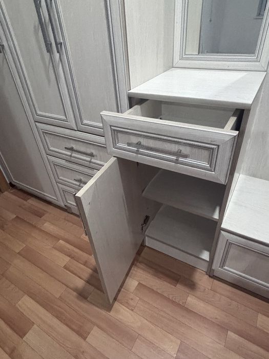 Продам шкаф для прихожей