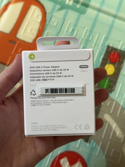 Новый адаптер  от Apple 20W