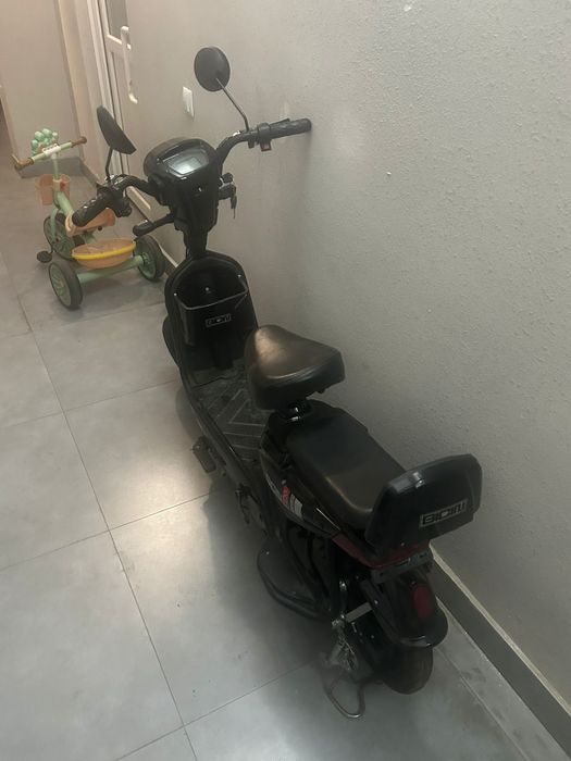 Продам новый электроскутер срочно