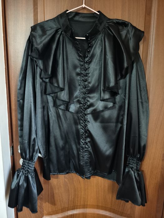 Блузка атласная новая