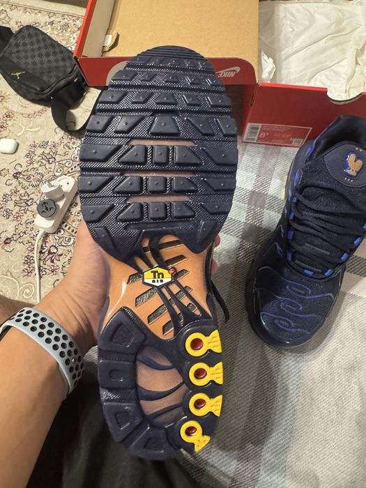 Продам кроссовки Nike TN