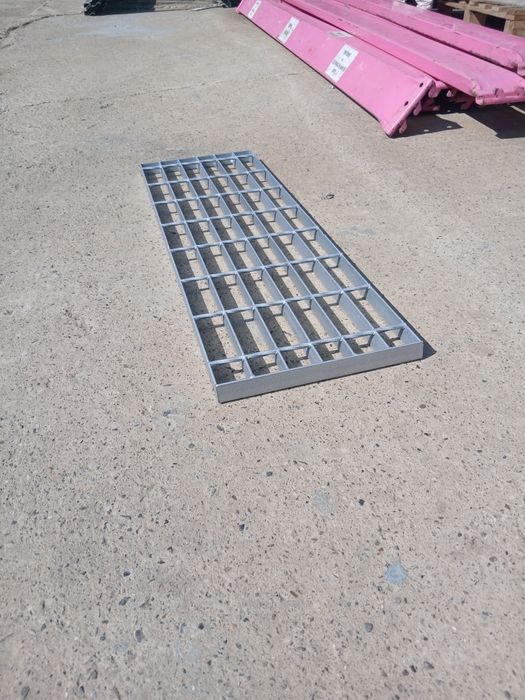 Trepte metalice zincate