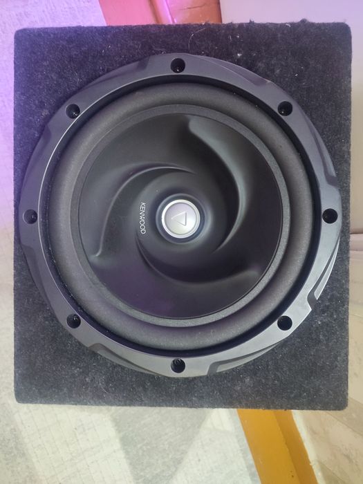 Продам сабвуфер с коробом