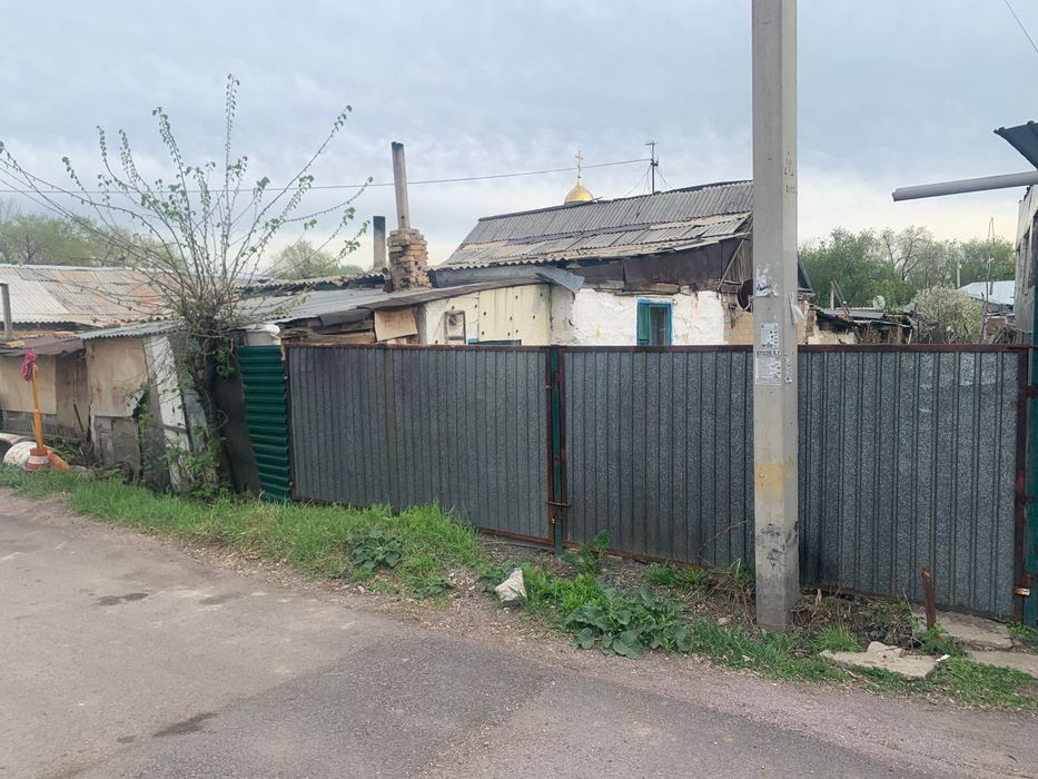 Продаю дом  10 соток срочно