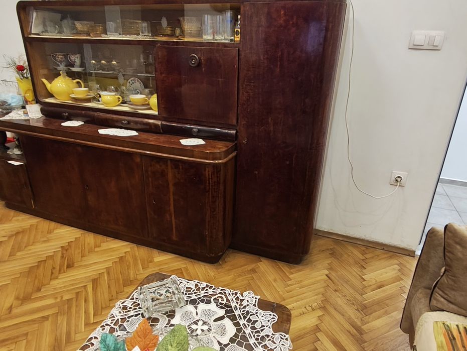 Продавам изгодно запазен бюфет