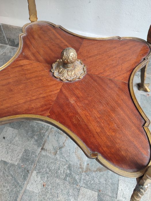 Стара малка маса - помощна масичка с интарзия