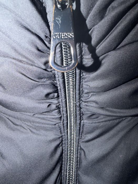 Guess късо якенце в размер ХС в черен цвят